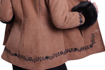 Short 'Anett lambskin coat with black hand-made embroidery - 04